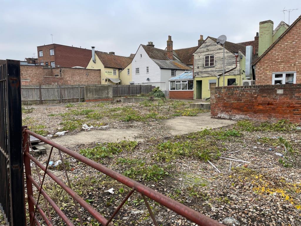 Lot: 66 - COMMERCIAL INVESTMENT LAND - Land to the rear from the gate looking at the back of 9-13 Newland Street